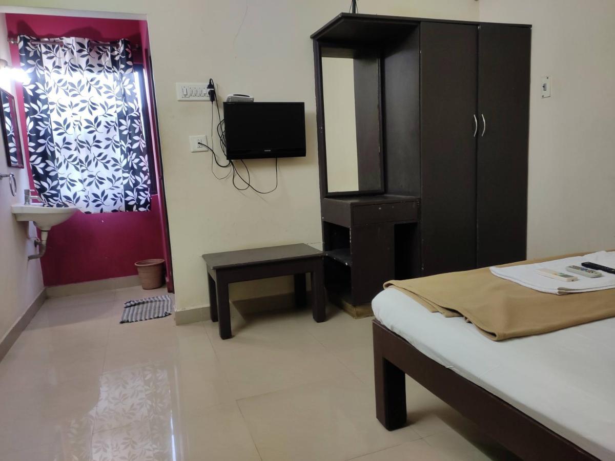 Subasree Cottage Tirunallar Экстерьер фото