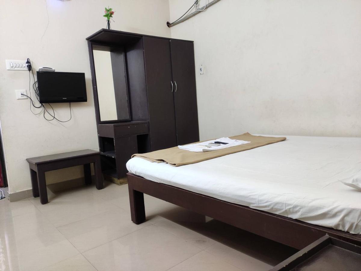 Subasree Cottage Tirunallar Экстерьер фото