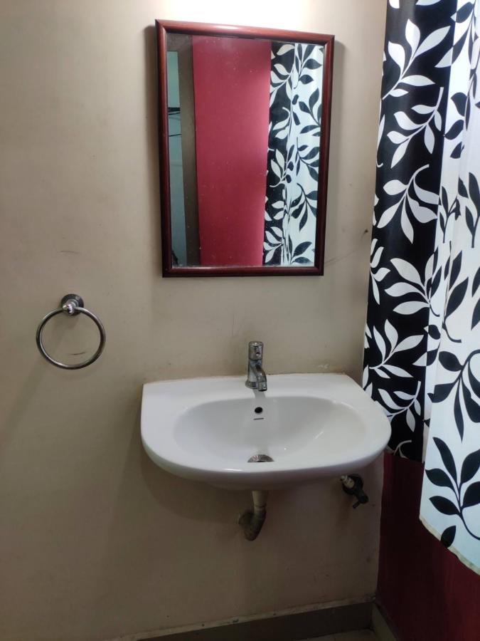 Subasree Cottage Tirunallar Экстерьер фото