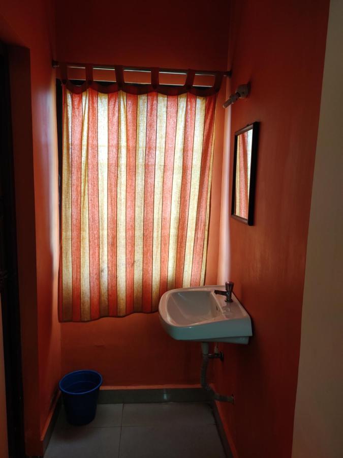 Subasree Cottage Tirunallar Экстерьер фото