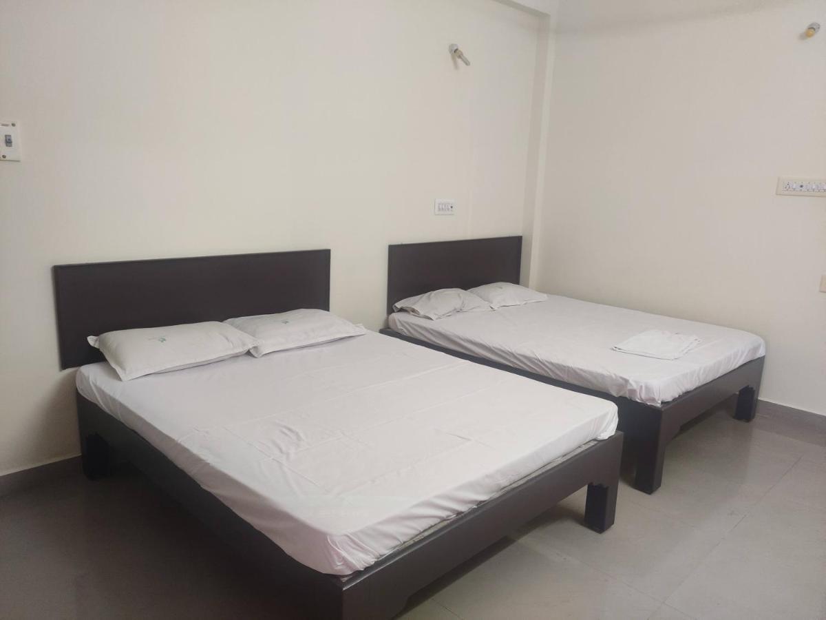 Subasree Cottage Tirunallar Экстерьер фото