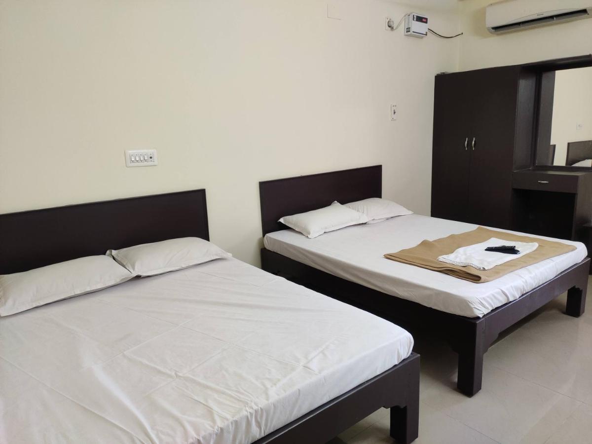 Subasree Cottage Tirunallar Экстерьер фото