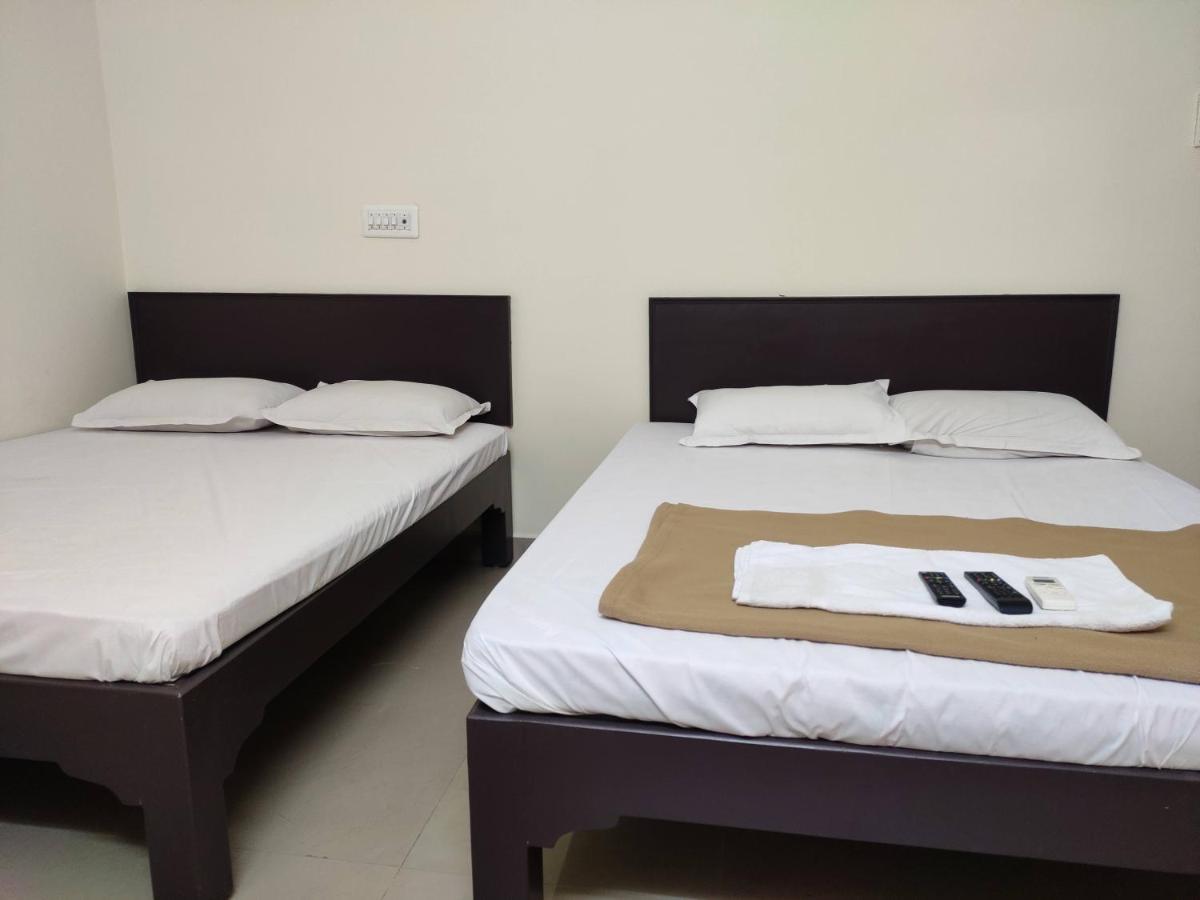 Subasree Cottage Tirunallar Экстерьер фото